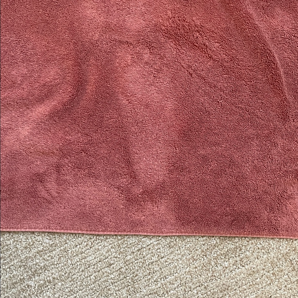 Luxurious Rose Bath Towel - Picture 5 of 10